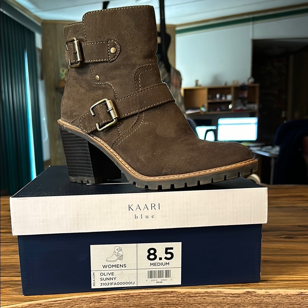 Kaari Blue Women's Olive Ankle Boots. Only worn once. They look more brown.